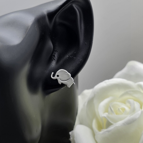 ❤️ FASTANTIC ELEPHANT STUD EARRINGS - Picture 3 of 3
